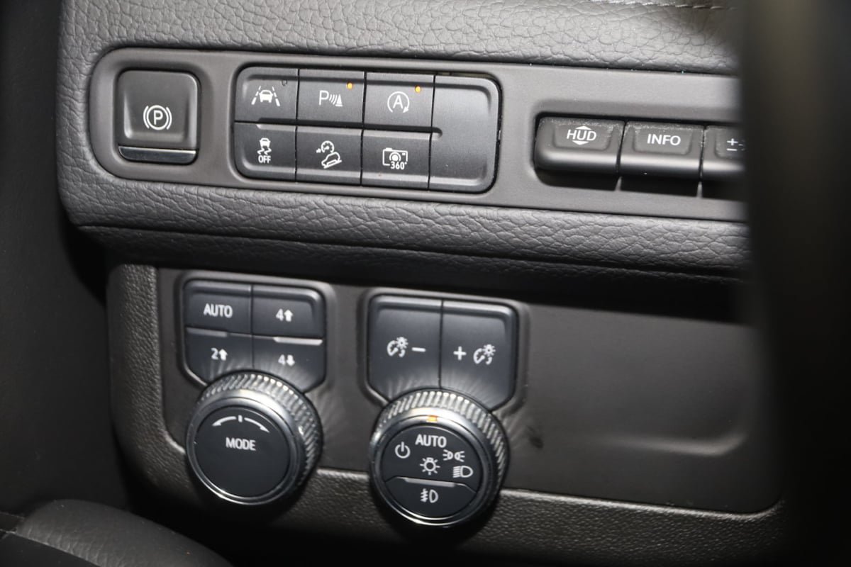 Used 2024 GMC Yukon Denali AWD/4WD image 28