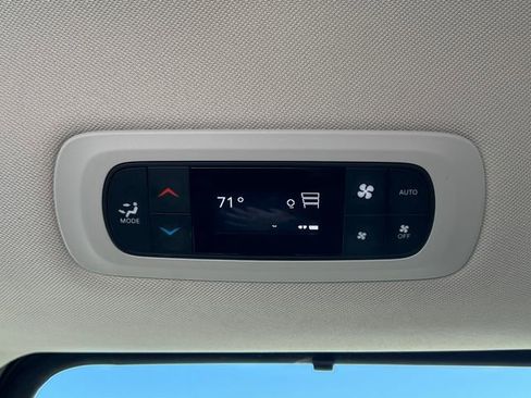 Used 2024 Chrysler Pacifica Touring-L FWD image 37