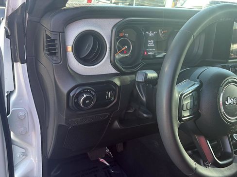 Used 2025 Jeep Wrangler Unlimited Sport AWD/4WD image 14