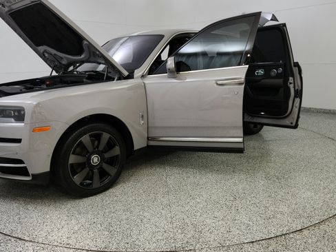 Used 2021 Rolls-Royce Cullinan AWD/4WD image 10