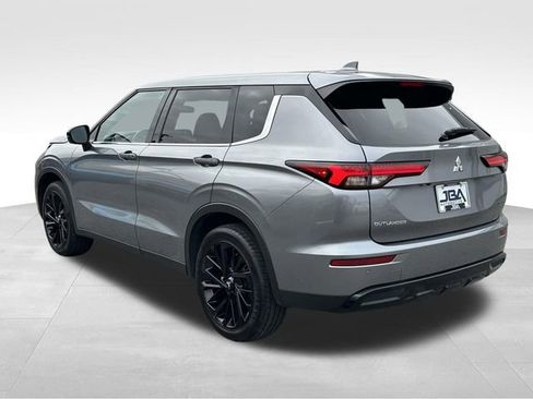 Used 2023 Mitsubishi Outlander SE Black Edition image 24