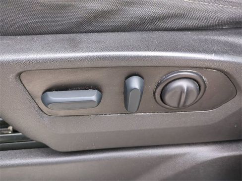 Used 2022 Chevrolet Silverado 2500 Custom w/ Custom Value Package image 22