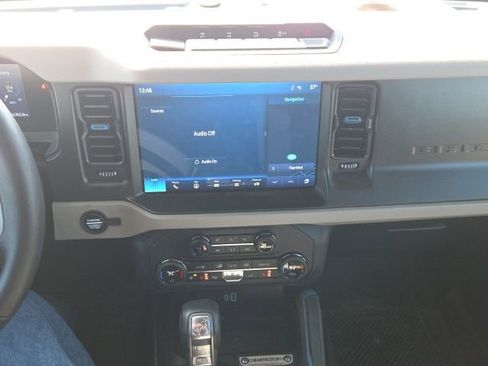 Used 2023 Ford Bronco Wildtrak image 25