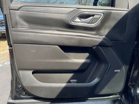 Used 2021 GMC Yukon SLT w/ SLT Premium Package image 17