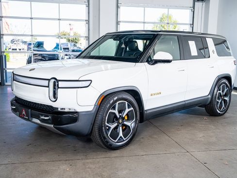 Used 2023 Rivian R1S Adventure image 11