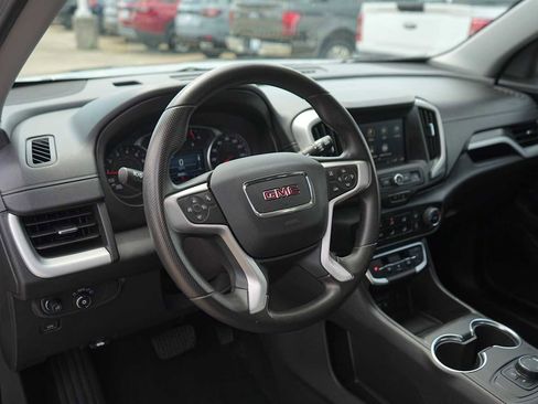 Used 2024 GMC Terrain SLE image 2