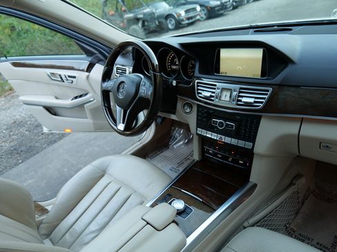 Used 2014 Mercedes-Benz E 350 4MATIC Wagon image 35