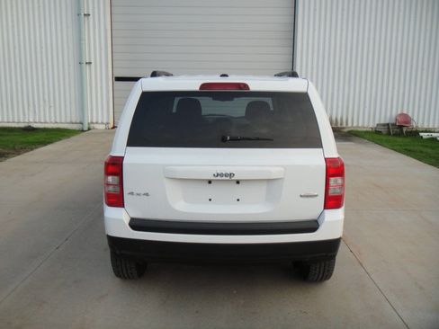 Used 2014 Jeep Patriot Latitude w/ Sun/Sound Group image 8