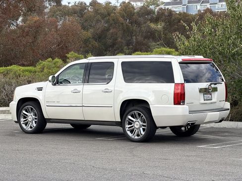 Used 2014 Cadillac Escalade ESV Platinum AWD/4WD image 4