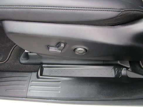 New 2027 Chrysler Pacifica Select w/ Family Tech Group FWD image 28