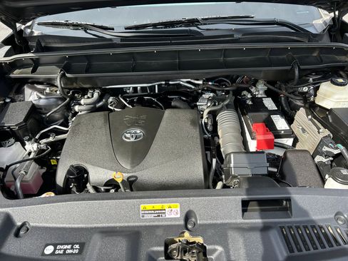 Used 2022 Toyota Highlander LE image 30
