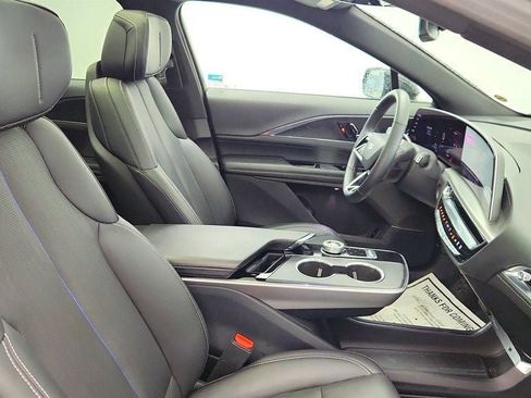 Used 2024 Cadillac Lyriq Luxury image 20