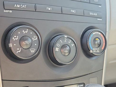 Used 2010 Toyota Corolla LE image 27