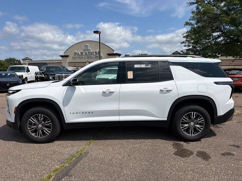 Used 2024 Chevrolet Traverse LT AWD/4WD image 8