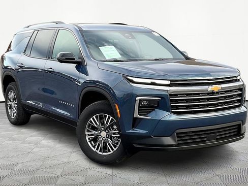 Certified 2026 Chevrolet Traverse LT w/ Driver Confidence Package image 3