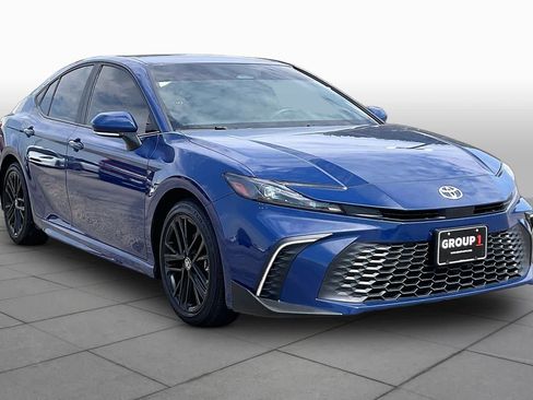 Used 2025 Toyota Camry SE w/ Convenience Package FWD image 3