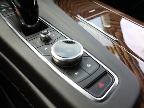 Used 2023 Cadillac Escalade ESV Sport Platinum w/ Heavy-Duty Trailer Package AWD/4WD image 31