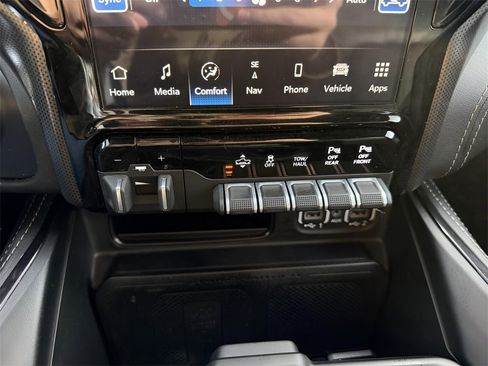 Used 2022 RAM 1500 Limited w/ Body-Colour Bumper Group image 27