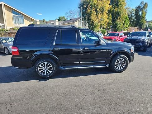 Used 2017 Ford Expedition XLT image 6