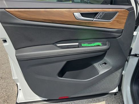 New 2026 Volkswagen Atlas SE FWD image 14