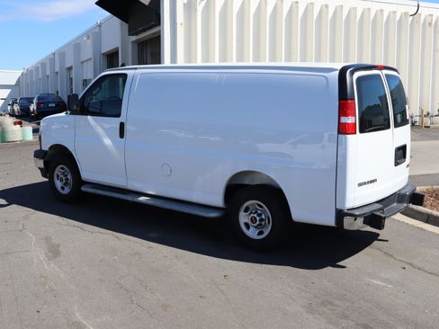 Used 2025 GMC Savana 2500 w/ Driver Convenience Package RWD image 9