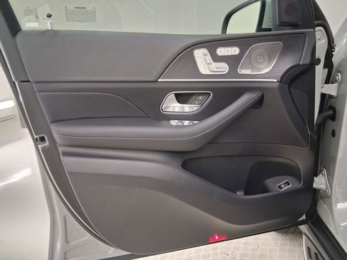 Used 2025 Mercedes-Benz GLS 450 4MATIC image 23
