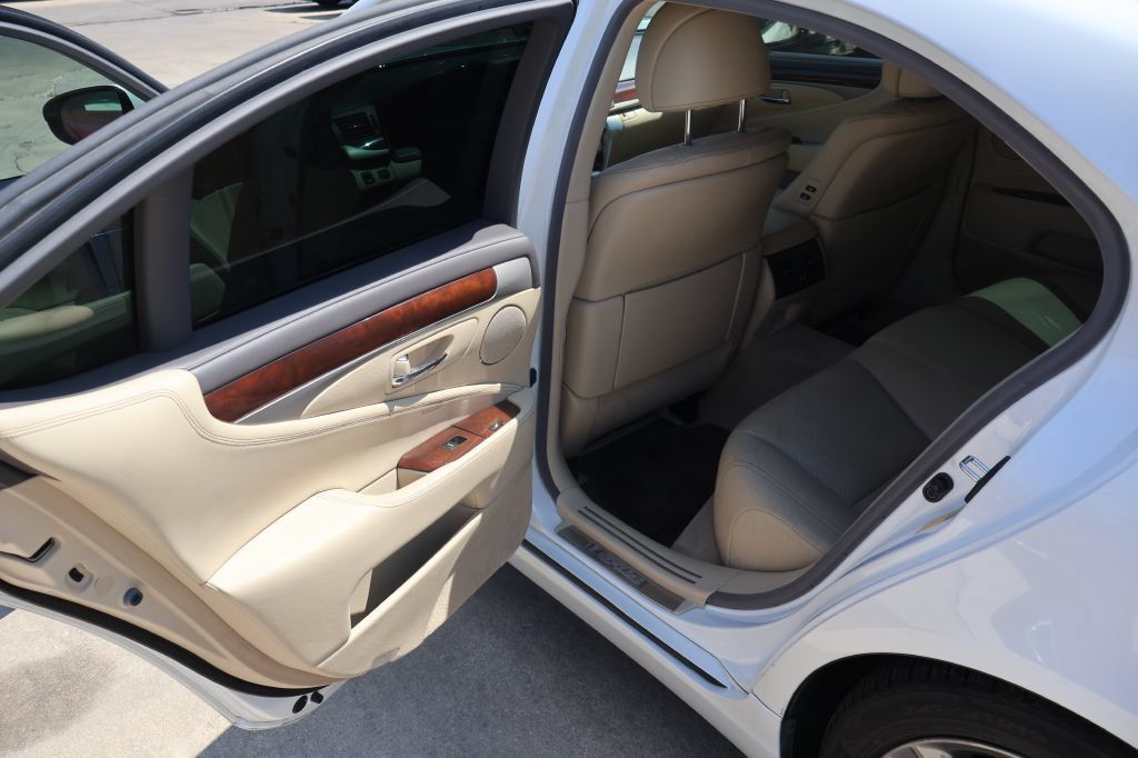 Used 2013 Lexus LS 460 w/ Comfort Pkg RWD image 14