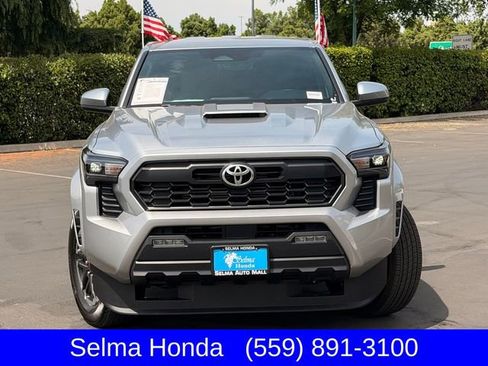 Used 2025 Toyota Tacoma TRD Sport image 3