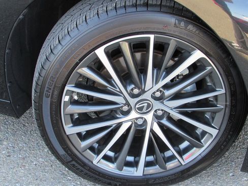 Used 2025 Lexus ES 300h w/ Premium Package FWD image 32