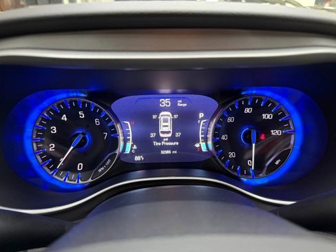 Used 2025 Chrysler Pacifica Select FWD image 24