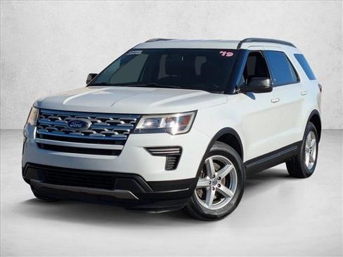 Used 2019 Ford Explorer XLT image 1