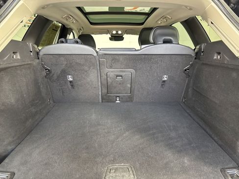 Used 2023 Volvo XC60 B5 Plus FWD image 23