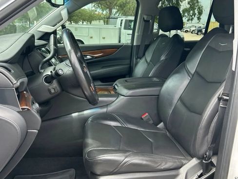 Used 2018 Cadillac Escalade 2WD image 9