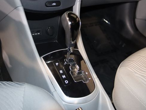 Used 2013 Hyundai Accent GLS w/ Premium Pkg FWD image 43