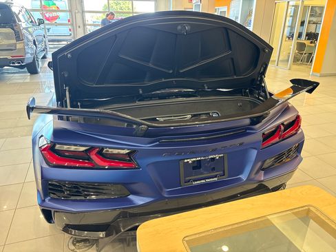 Used 2025 Chevrolet Corvette Z06 w/ Z07 Performance Package RWD image 27
