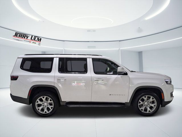 Used 2022 Jeep Wagoneer Series II AWD/4WD image 2