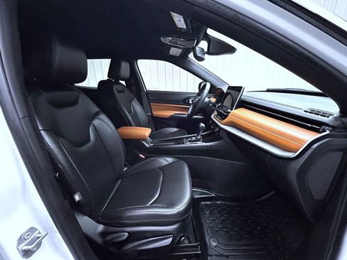 Used 2025 Jeep Compass Limited image 15