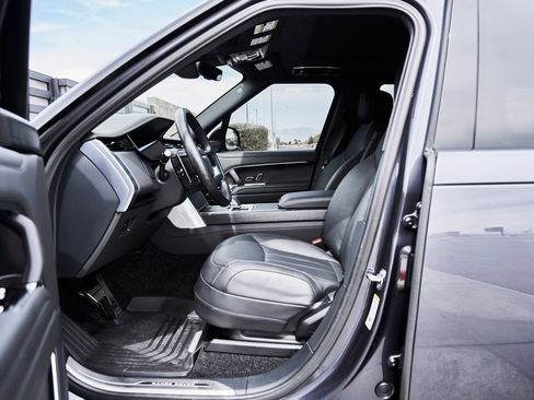 Used 2025 Land Rover Range Rover SE AWD/4WD image 29