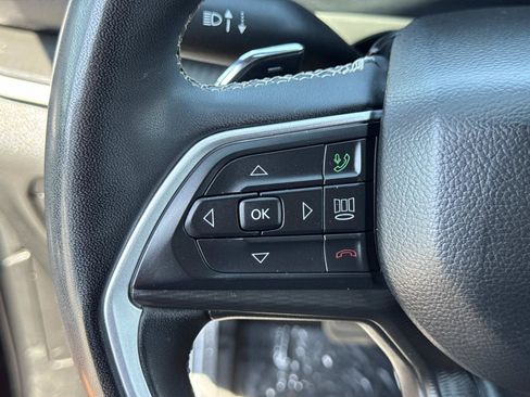 Used 2023 Jeep Grand Cherokee Altitude AWD/4WD image 8