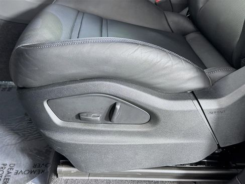 Used 2024 Porsche Cayenne Coupe image 21