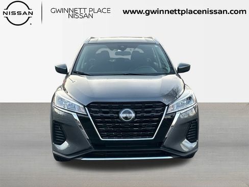 Used 2024 Nissan Kicks SV image 2