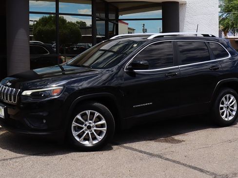 Used 2019 Jeep Cherokee Latitude w/ Popular Appearance Group FWD image 3