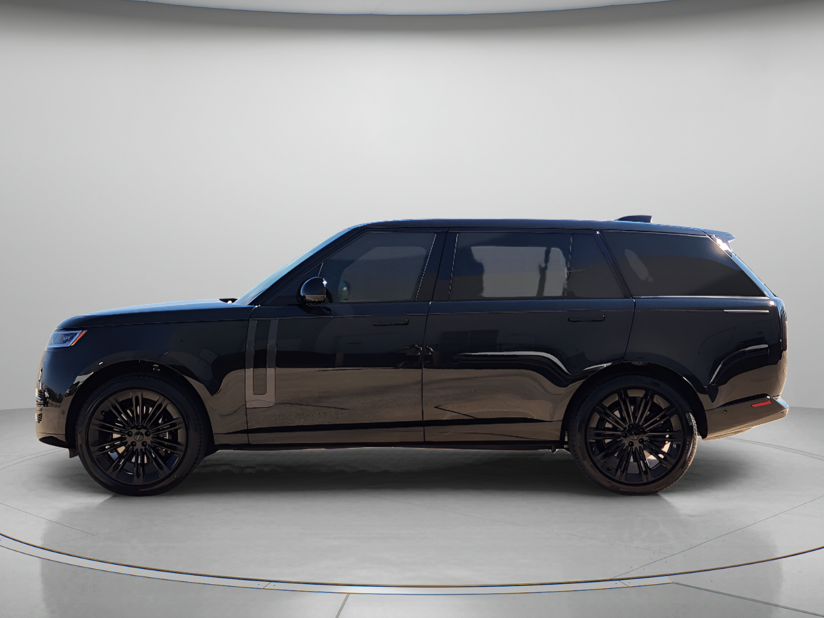 New 2026 Land Rover Range Rover Long Wheelbase SE AWD/4WD image 2