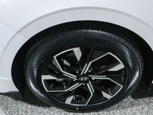 Used 2025 Hyundai Sonata SEL FWD image 11