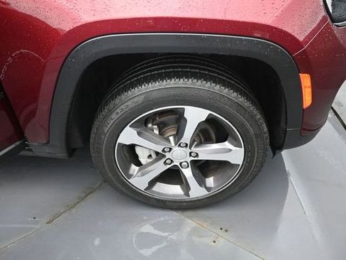 Used 2023 Jeep Grand Cherokee Limited AWD/4WD image 33