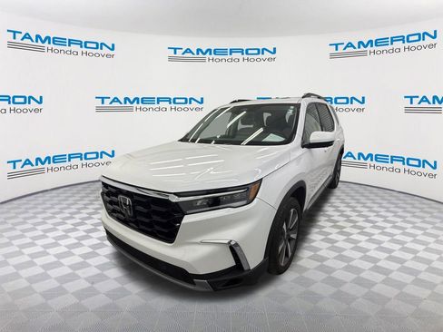 Used 2025 Honda Pilot Elite image 1
