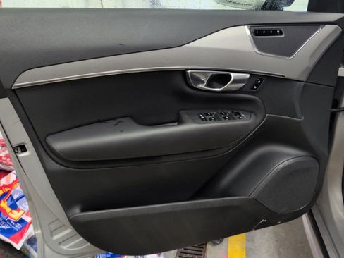 Used 2025 Volvo XC90 B5 Core image 8