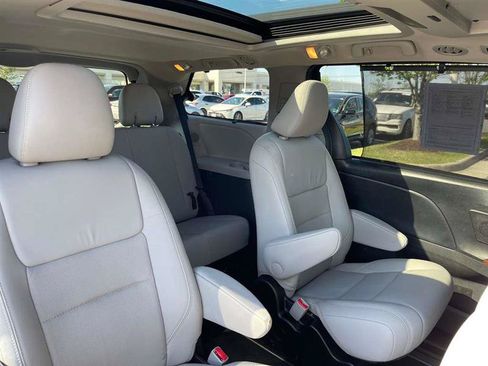 Used 2016 Toyota Sienna Limited Premium AWD/4WD image 42