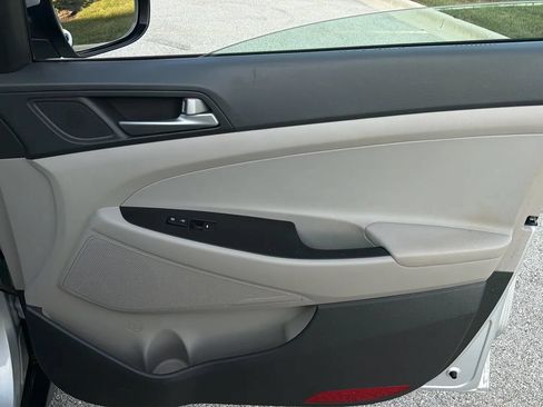 Used 2017 Hyundai Tucson Sport FWD image 15