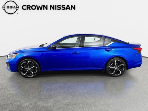 Certified 2025 Nissan Altima 2.5 SR image 9